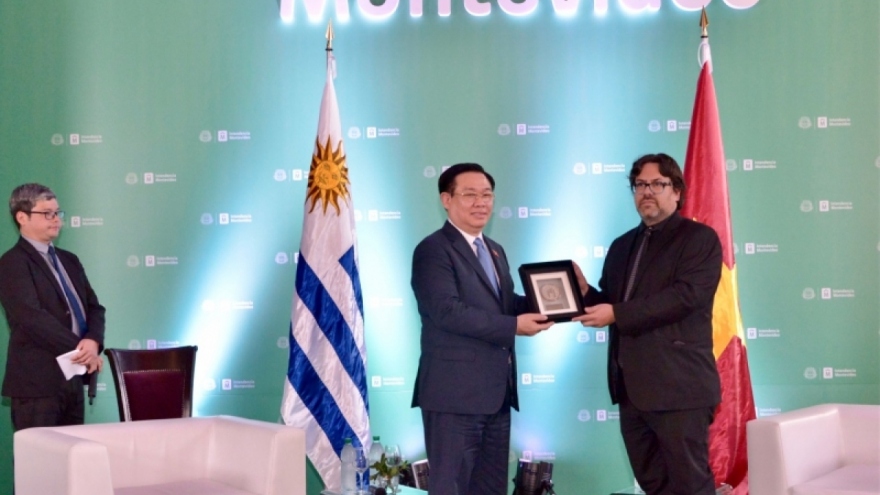 Top Vietnamese legislator meets Montevideo Mayor