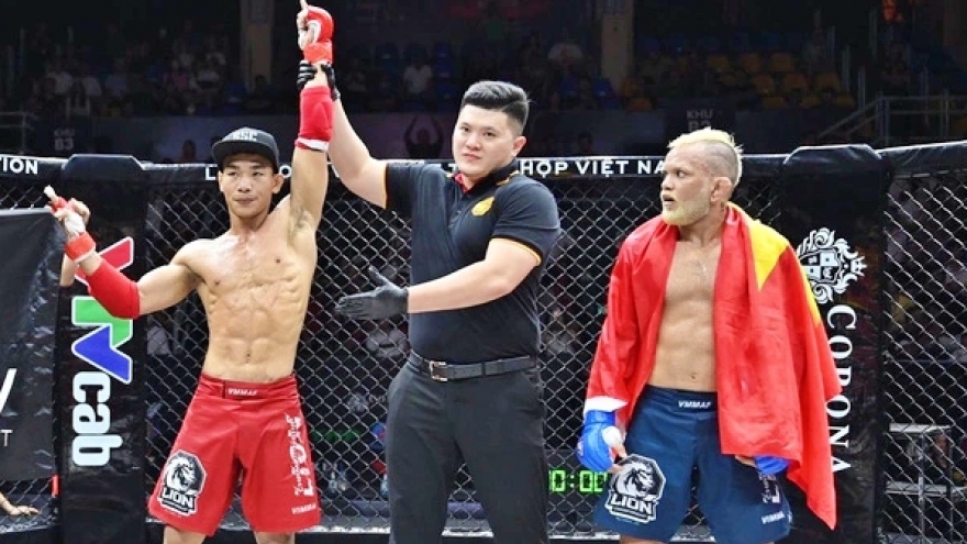Võ sĩ MMA người Brazil “đứng hình” khi nhận thất bại trước Trần Ngọc Lượng