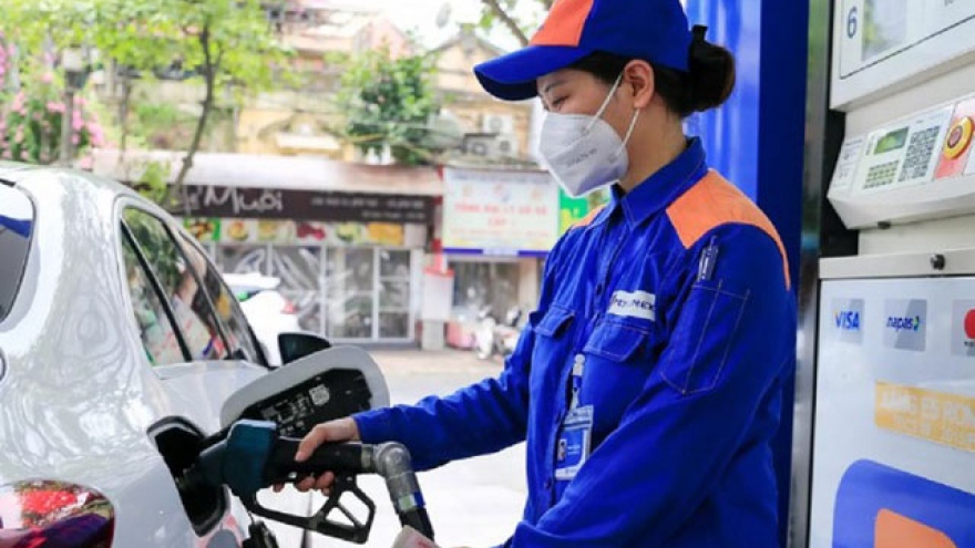 Petrol prices rise by over VND1,000 per litre as of April 11