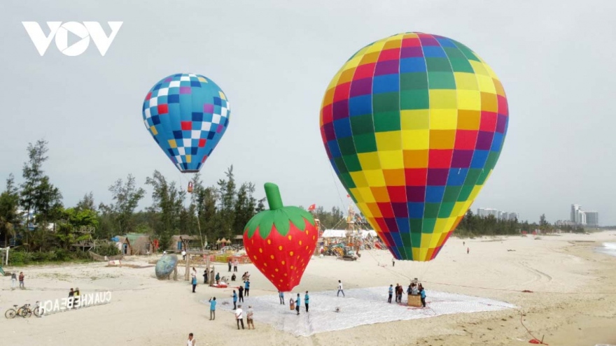 First hot-air balloon festival held in Quang Nam province