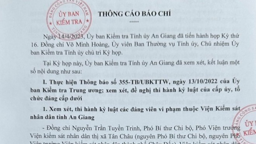 Dùng bằng "rởm" để được kết nạp vào Đảng, Phó Chủ tịch huyện vi phạm nghiêm trọng