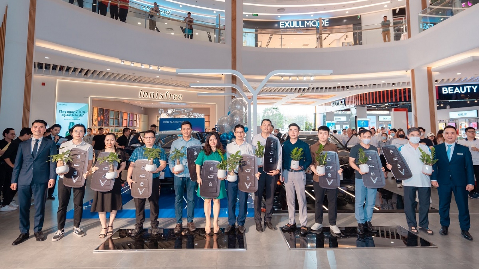 VinFast chính thức bàn giao xe VF 5 cho khách hàng