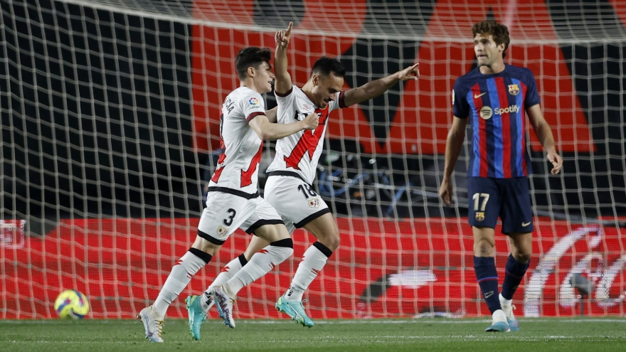 “Ngã ngựa” trước Rayo Vallecano, Barca lỡ cơ hội bỏ xa Real Madrid