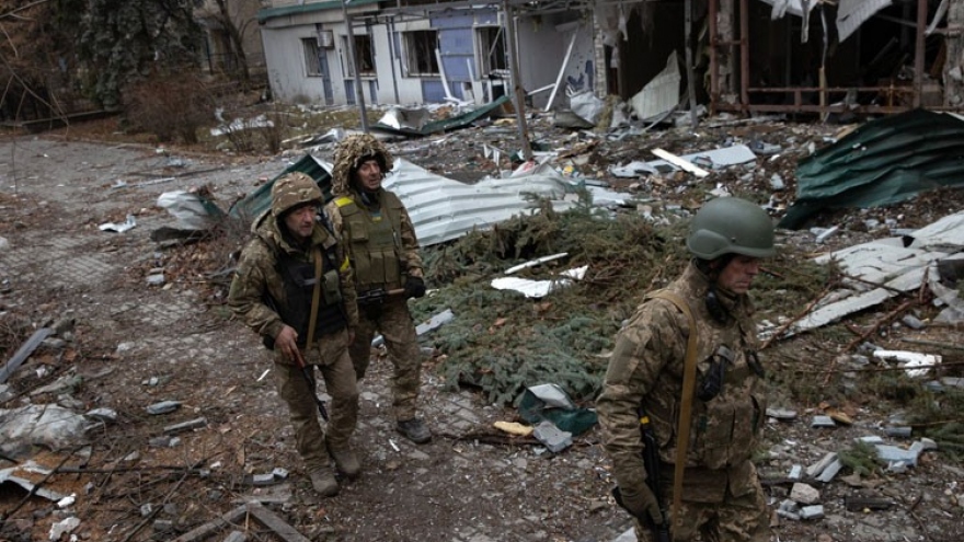 Binh sỹ Nga và Ukraine đấu súng dữ dội ở cự ly gần tại Bakhmut
