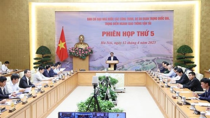 PM urges streamlining administrative procedures, paving way for transport projects