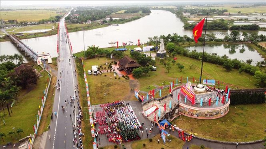 Flag raising marks 48 years of Vietnam national reunification