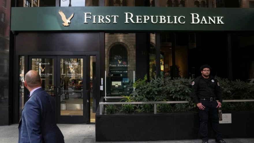 Mỹ chuẩn bị bán ngân hàng First Republic Bank
