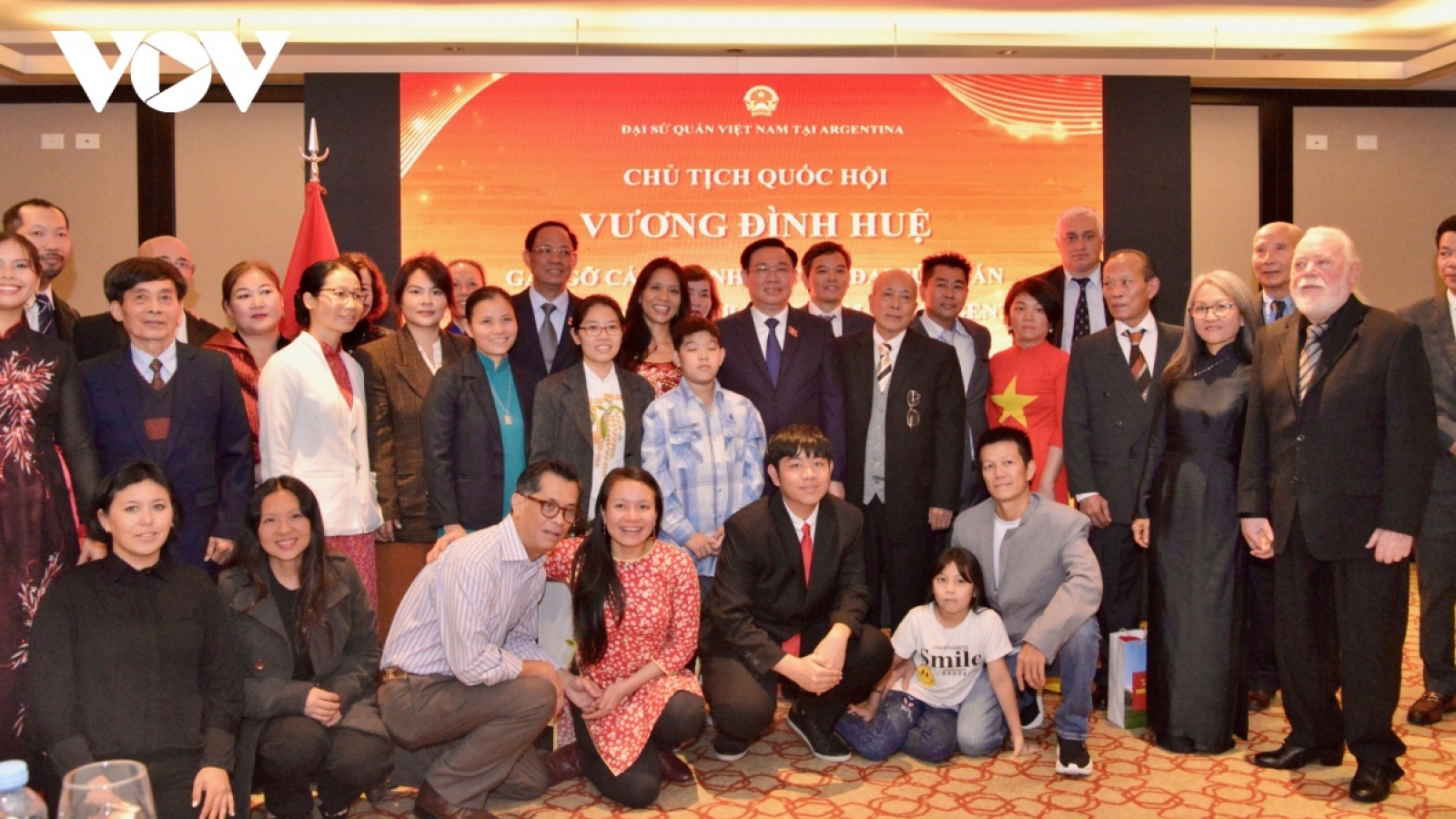 Top Vietnamese legislator meets Vietnamese community in Argentina