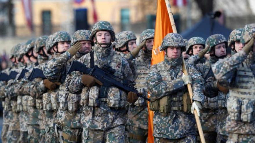 Latvia khôi phục việc đi nghĩa vụ quân sự bắt buộc sau 16 năm bãi bỏ