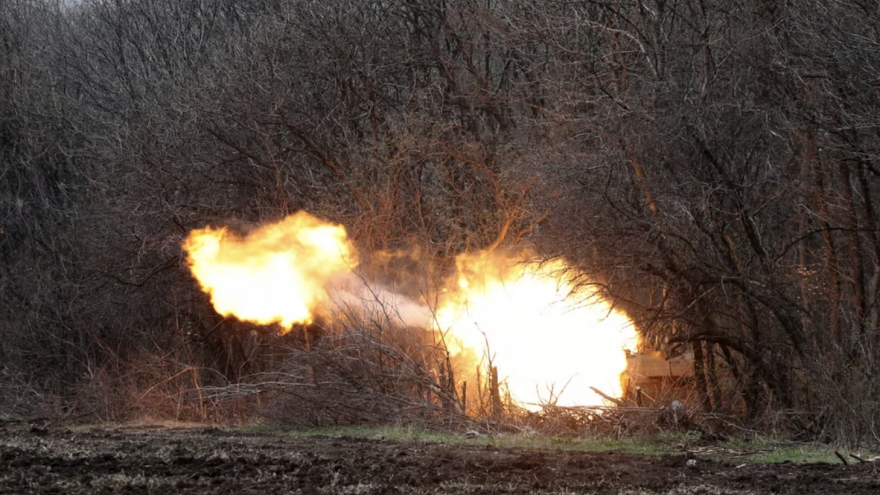 Ukraine ồ ạt khai hỏa lựu pháo vào cứ điểm của Nga ở Donetsk