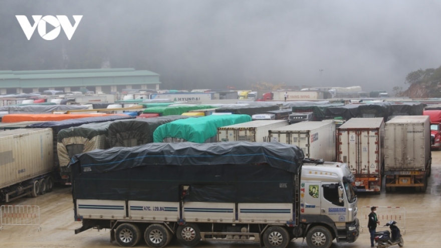 Ùn ứ cục bộ do lượng xe hàng dồn về cửa khẩu Lạng Sơn tăng đột biến