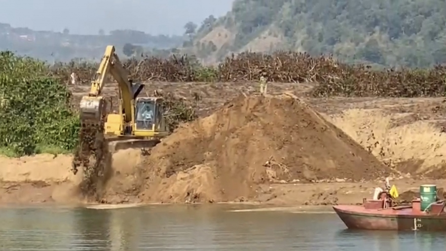 Sạt lở trên sông Krông Nô: Người dân quay phim tố giác doanh nghiệp