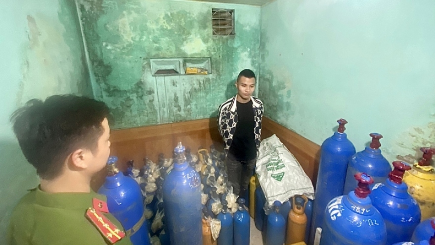 Liên tiếp phát hiện các kho chứa “khí cười” ở Quảng Ninh