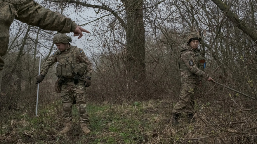 Trải nghiệm hãi hùng của lính Ukraine khi rà phá bẫy bom mìn do Nga gài lại