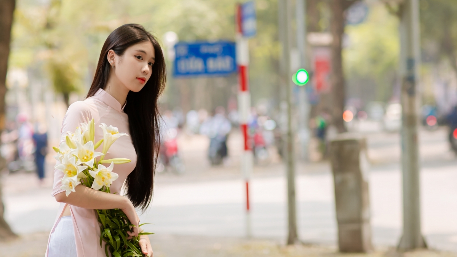 Tháng tư gọi mùa hoa loa kèn