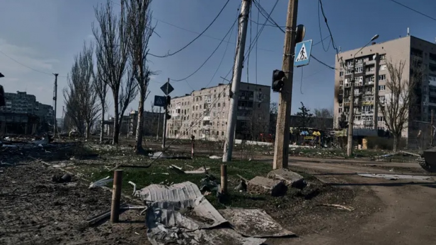 Quan chức DPR cáo buộc Ukraine kích nổ tòa thị chính Bakhmut khi rút lui