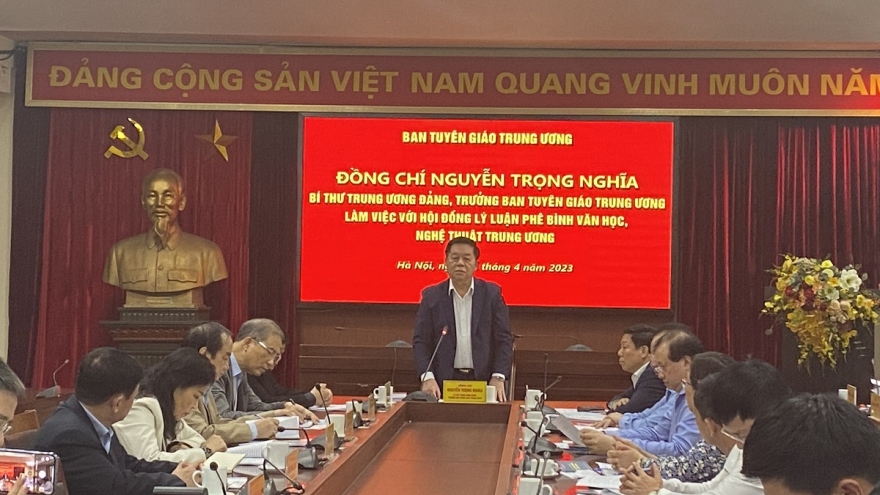 Ông Nguyễn Trọng Nghĩa làm việc với Hội đồng Lý luận phê bình văn học nghệ thuật