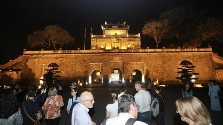 Vietnam-France cooperation conference's participants visit Hanoi's iconic sites
