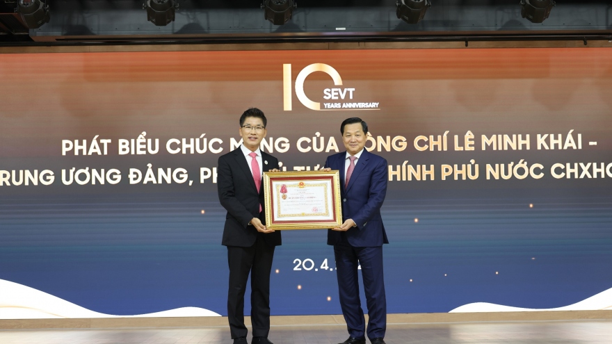 Samsung Electronics Việt Nam Thái Nguyên đón nhận Huân chương Lao động hạng Ba