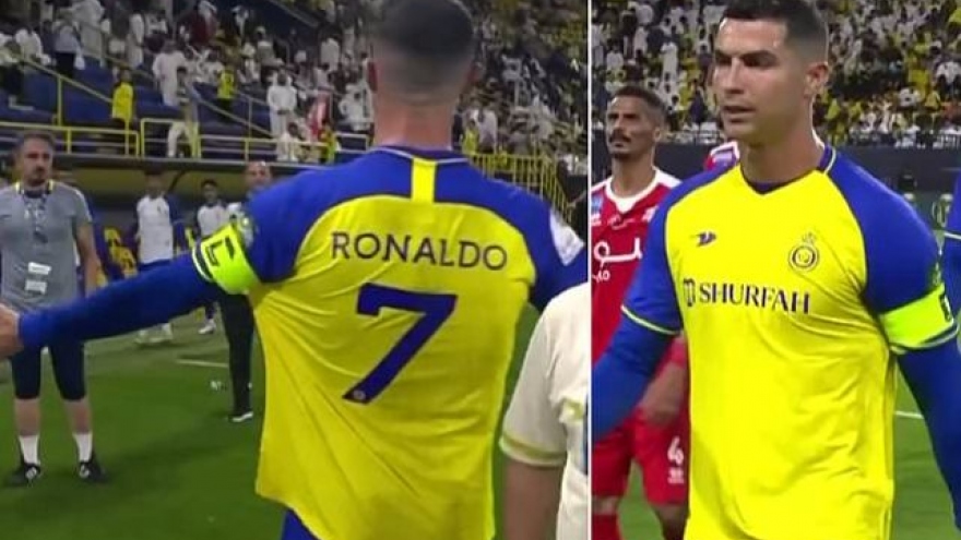 Màn ăn mừng bàn thắng "Siiiiuuu" của Cristiano Ronaldo với áo đấu của đội  Manchester United 2K tải xuống hình nền