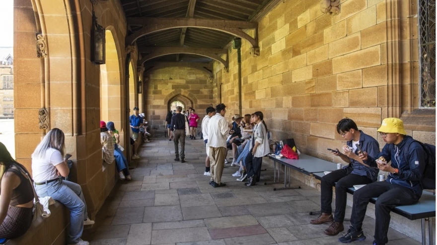 Nhiều sinh viên Australia phải bỏ học giữa chừng vì cuộc sống khó khăn
