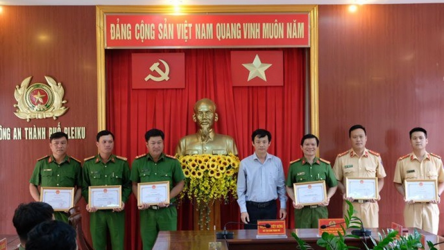 Thưởng nóng lực lượng công an bắt giám đốc người Trung Quốc sát hại nữ kế toán