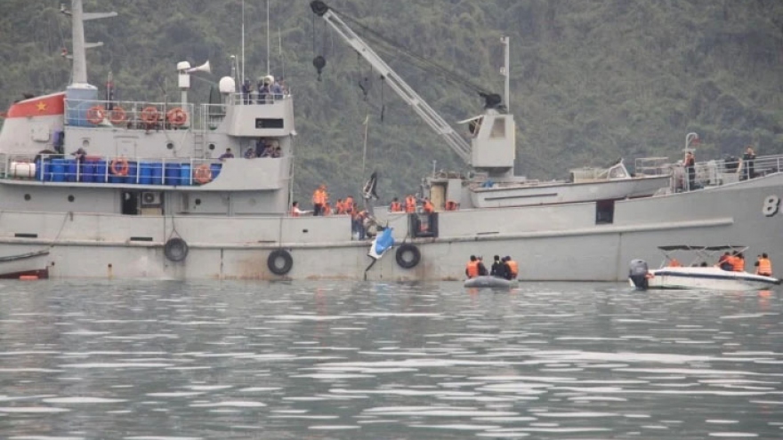 Ngư dân Hải Phòng: Trực thăng quay 2 vòng trên núi rồi lao xuống biển và phát nổ