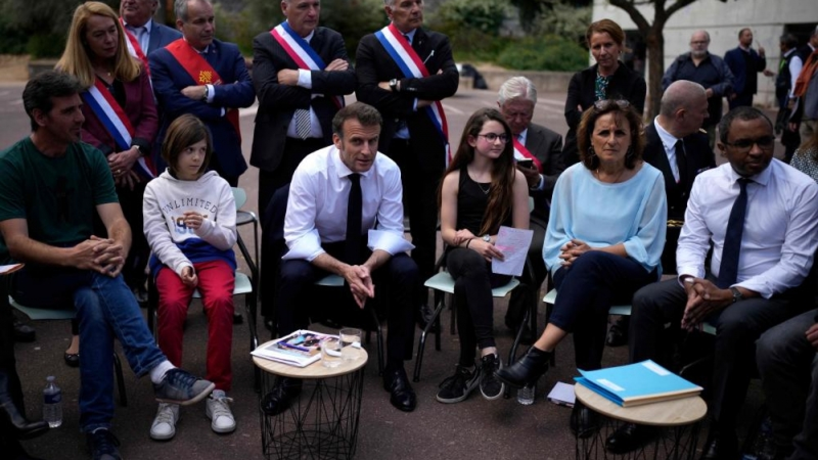Tổng thống Pháp Macron cam kết tăng cường đối thoại xã hội