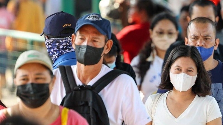 Xuất hiện biến chủng Covid-19 mới, Philippines tiêm vaccine tăng cường cho người dân