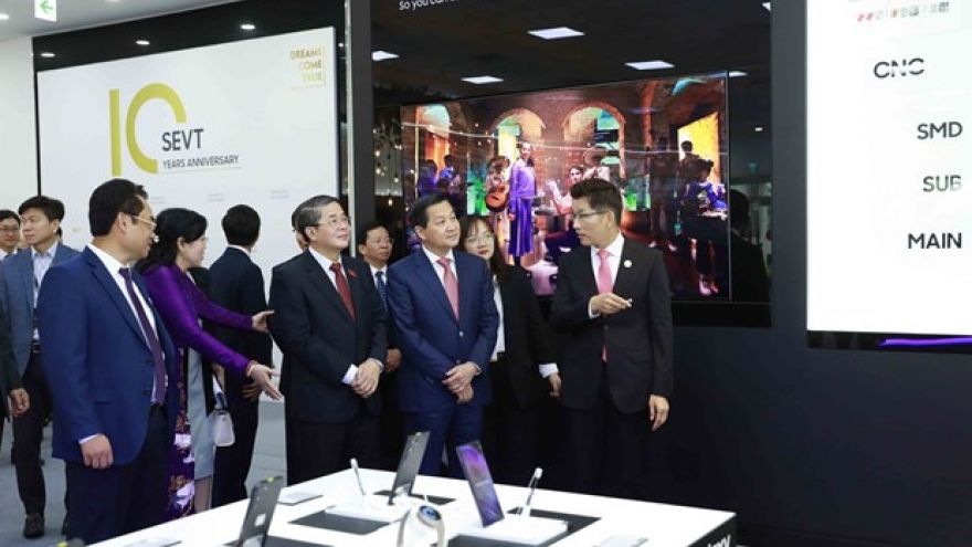 Samsung expected to become talent nurturing centre in Vietnam: Deputy PM