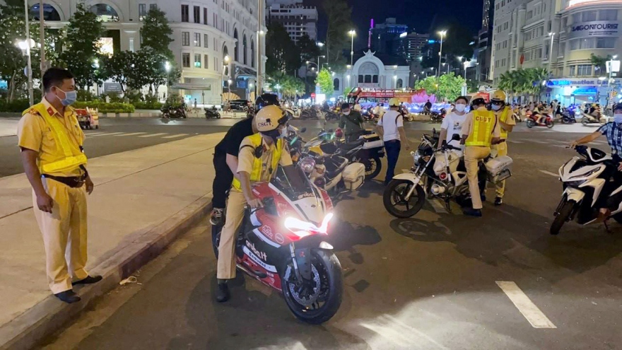 Phát hiện hàng chục xe máy nghi “độ chế” ở phố đi bộ Nguyễn Huệ