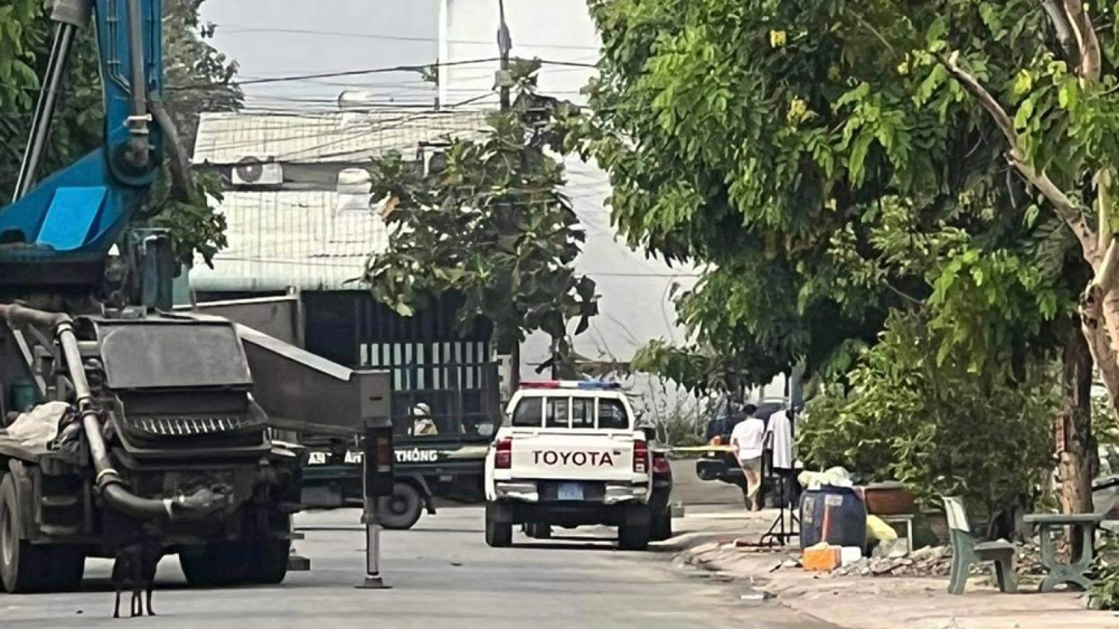 Một người phụ nữ chết trong phòng trọ nghi bị con gái giết