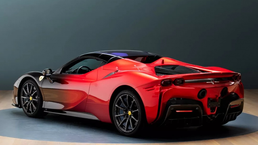 Chiêm ngưỡng Ferrari SF90 Spider phiên bản được thiết kế riêng cực ấn tượng