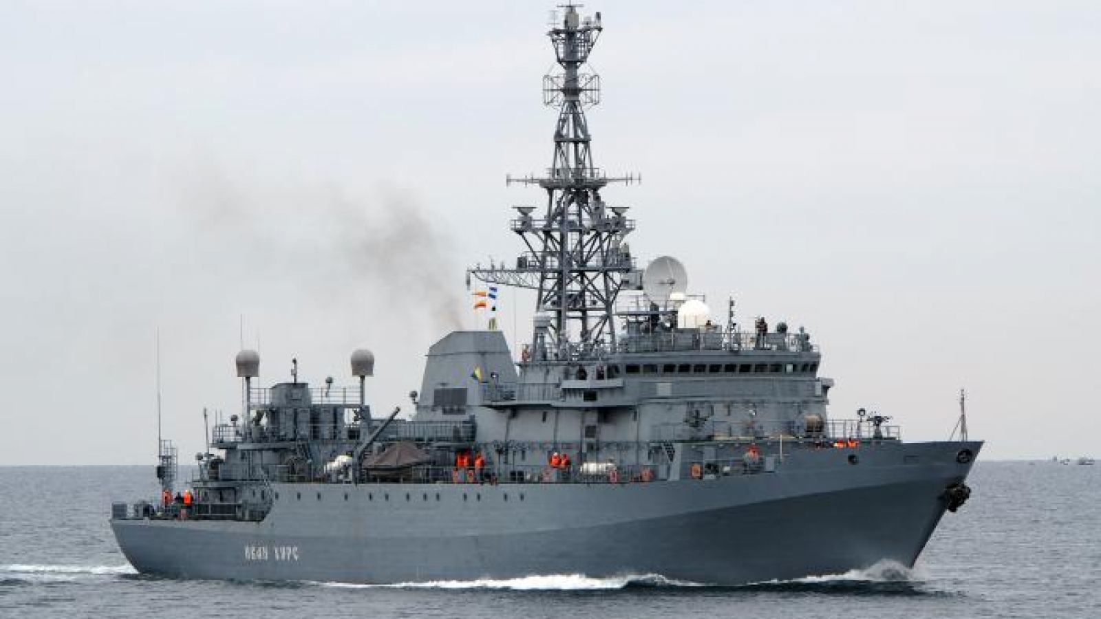 Chiến hạm Nga cập cảng Sevastopol sau khi bắn nổ xuồng tự sát nghi của Ukraine