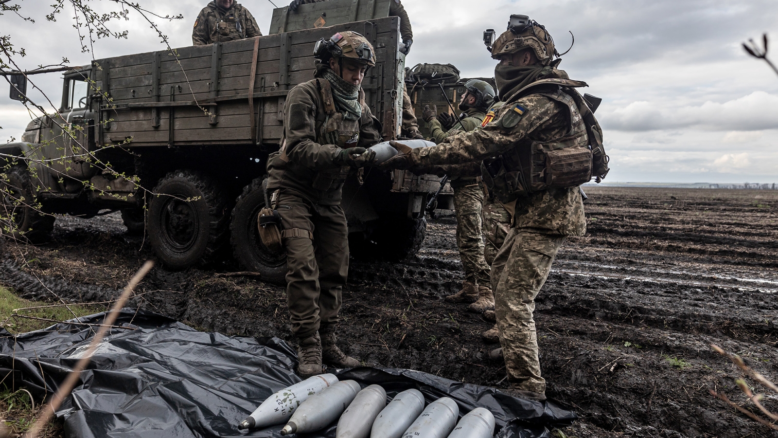Ukraine tuyên bố “đạn đã lên nòng”, Nga nghi Kiev có ý định giương đông kích tây