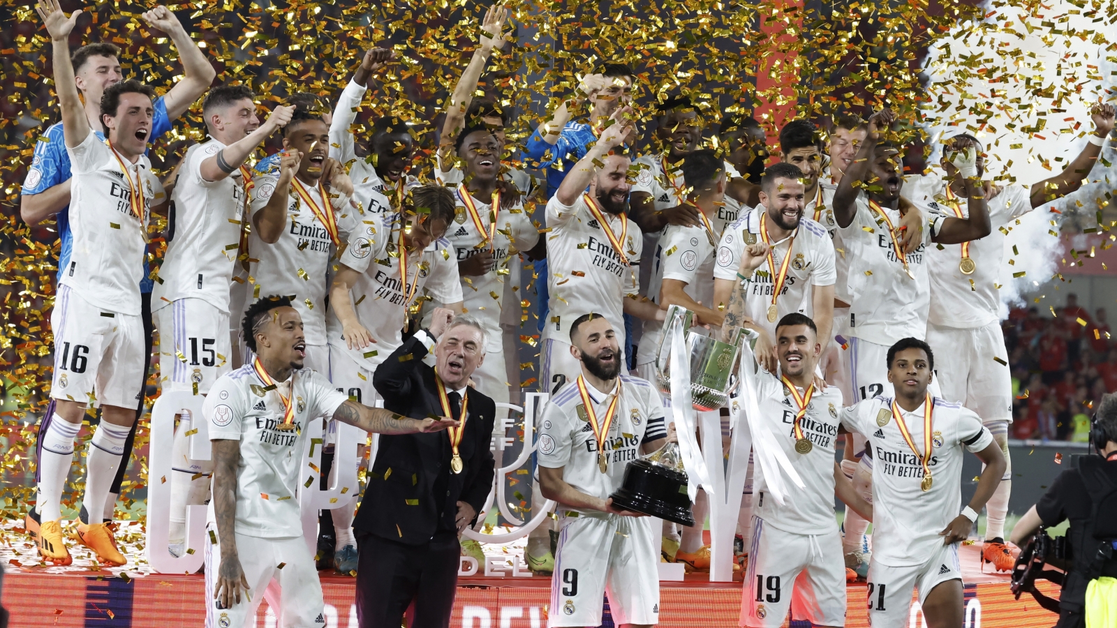 Khoảnh khắc Real Madrid nâng cao danh hiệu cúp Nhà vua Tây Ban Nha sau 9 năm chờ đợi