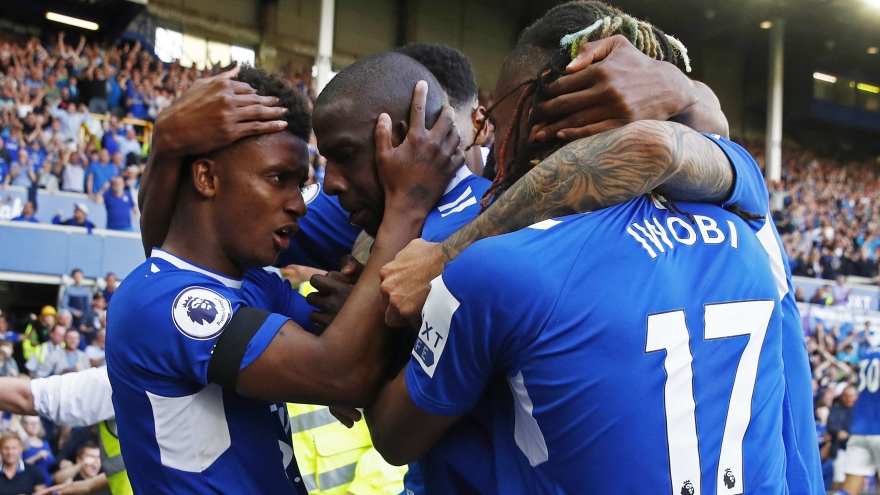 Toàn cảnh ''hạ màn'' Ngoại hạng Anh: MU thắng trận, Everton & Aston Villa mở hội