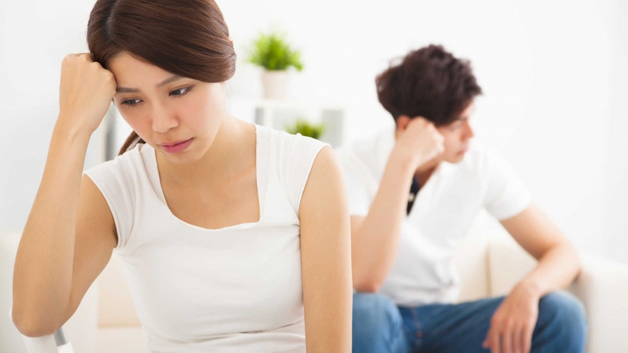 Có nên ly hôn vì chồng lạnh nhạt với nhà vợ?