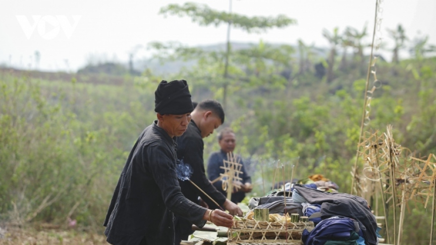 Forest god worshipping of Khang ethnic minority people