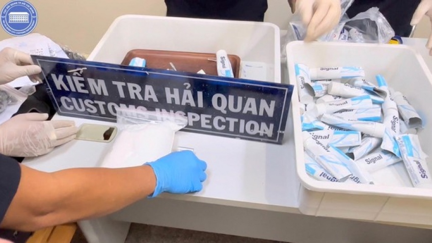 Truy nã đối tượng buôn ma túy từ nước ngoài về Việt Nam