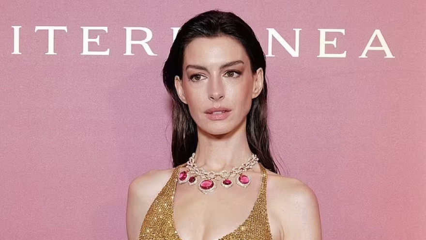 Anne Hathaway lộng lẫy như công chúa tại sự kiện của Bulgari