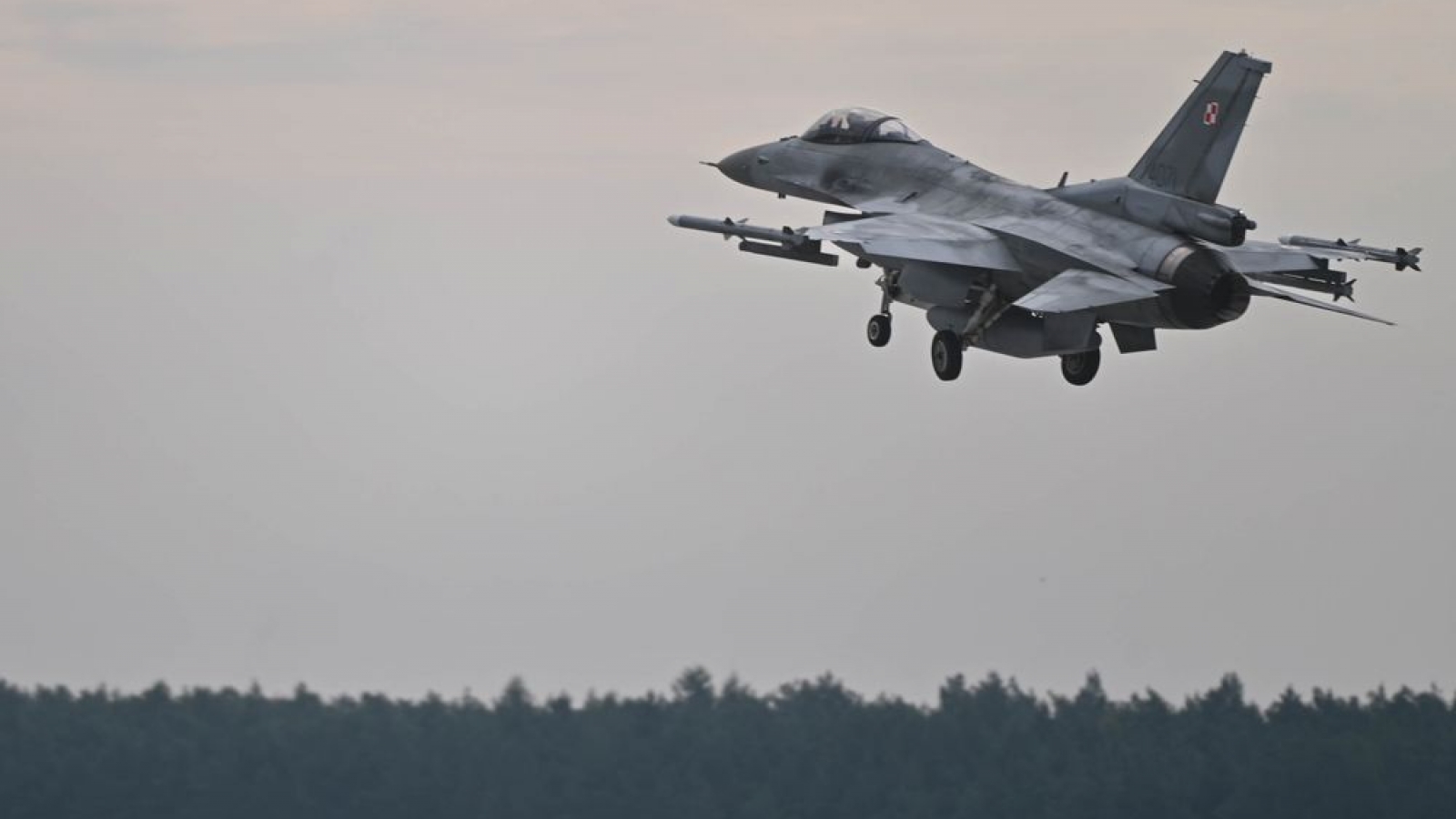 Ba Lan sẵn sàng tham gia huấn luyện F-16 cho phi công Ukraine