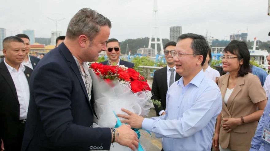 Luxembourg PM Xavier Bettel visits World Heritage site Ha Long Bay