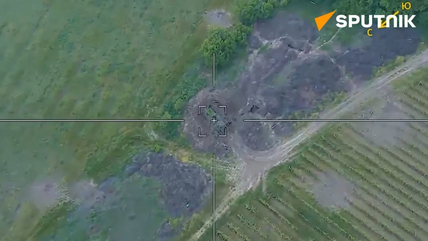 Xem UAV cảm tử của Nga phá hủy pháo tự hành Gvozdika của Ukraine