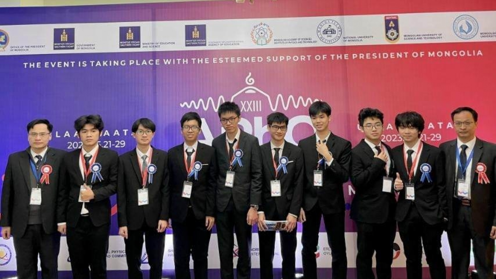 Vietnam wins four bronzes at Asian Physics Olympiad 2023