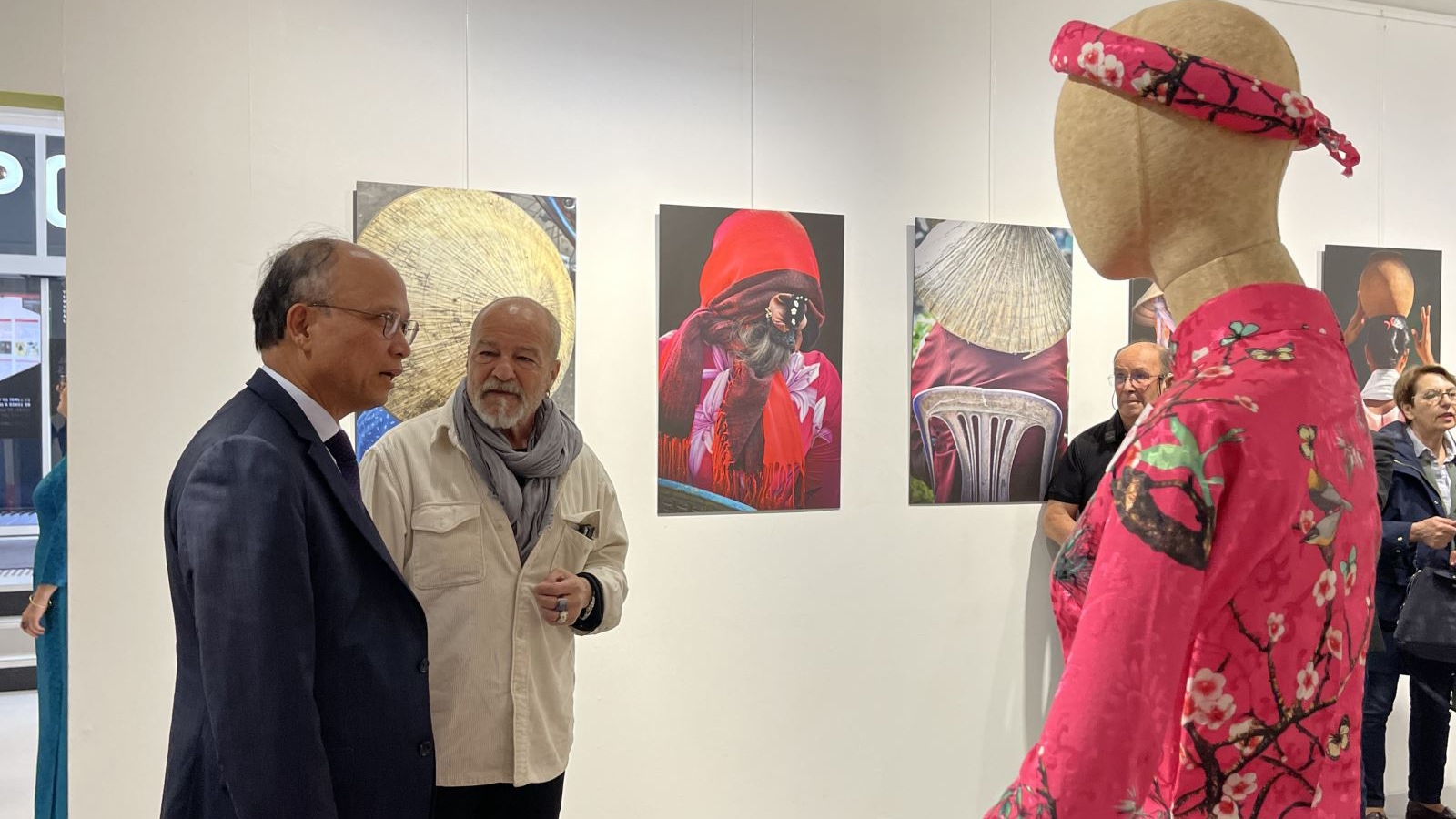 Photographic images of Vietnamese women displayed in France