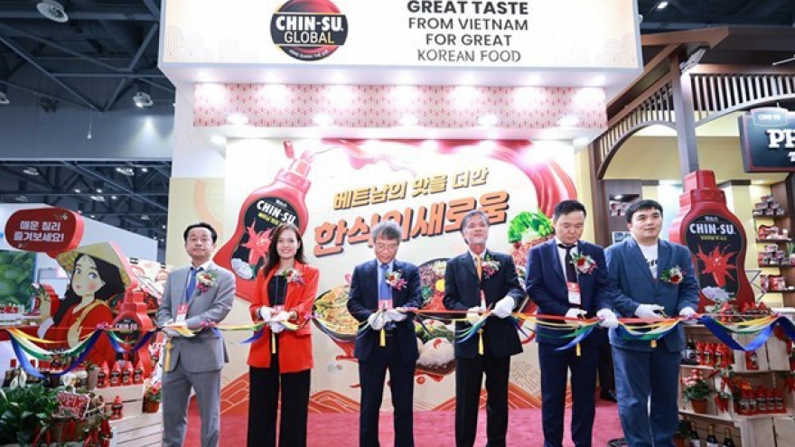 Vietnamese firms participate in biggest food exhibition in RoK