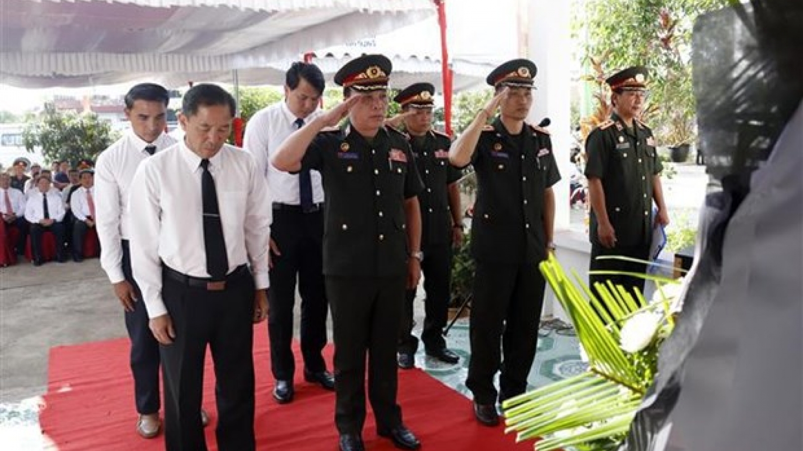 Remains of Vietnamese volunteer soldiers and experts repatriated from Laos