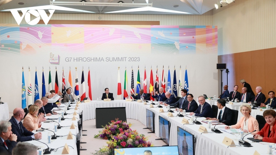 Vietnamese PM delivers speech at G7 expanded Summit’s first plenary session