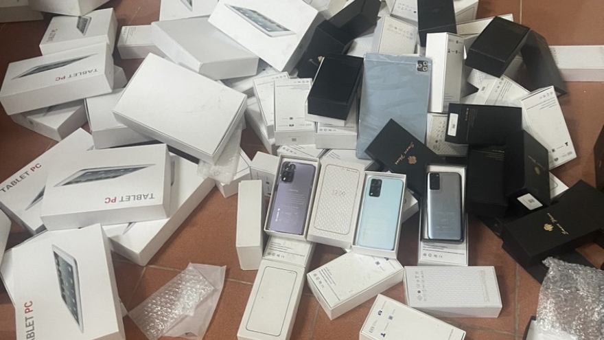 Phát hiện kho chứa hàng nghìn điện thoại, máy tính bảng nghi nhập lậu ở Bắc Ninh